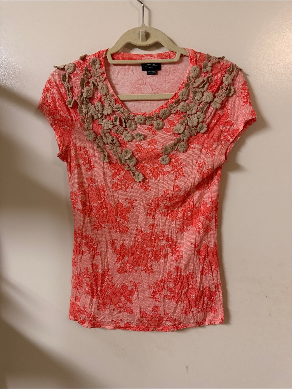 Deletta Coral Lace Print tee with and Beige Floral-Appliqué Short Sleeve Top
